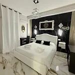 Empire 招待所 4*